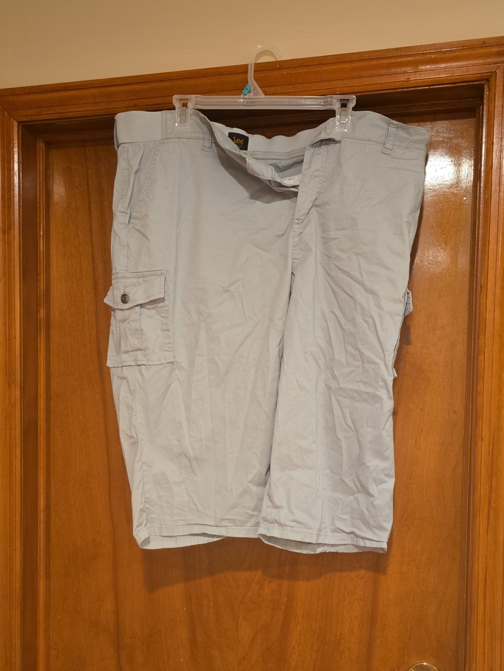 Lee Men's Light Gray Cargo Shorts with Side Pockets